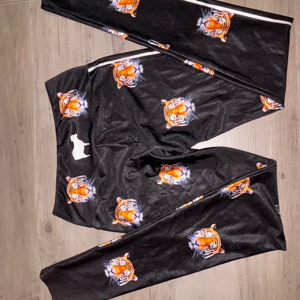 Goldsheep Black Leggings with Tiger Print
